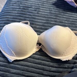 Victoria's Secret Cream Lace Bra